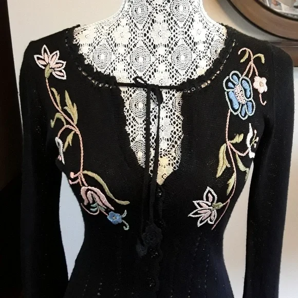 - ⭐️⭐️- Nanette Lepore floral Lovesong embroidered cardigan.. RARE find. - Picture 3 of 8